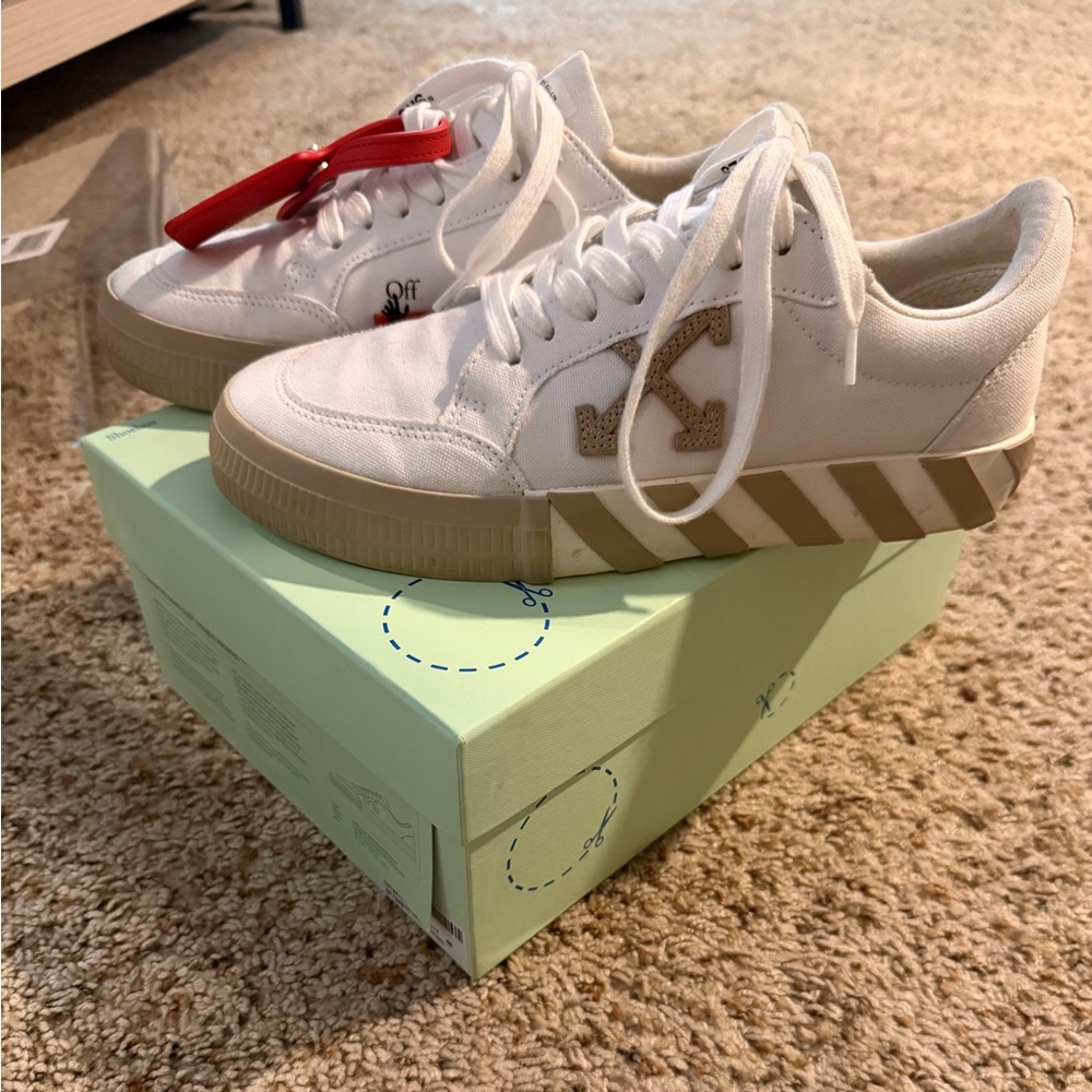 Off-White White and Tan Sneakers